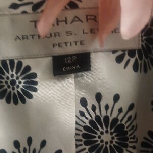 TAHARI Black Blazer. (COAT)